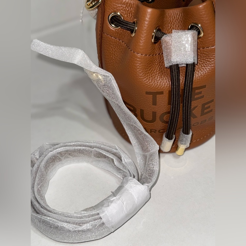 Marc Jacobs “Argan Oil” Bucket Bag - Picture 4 of 13